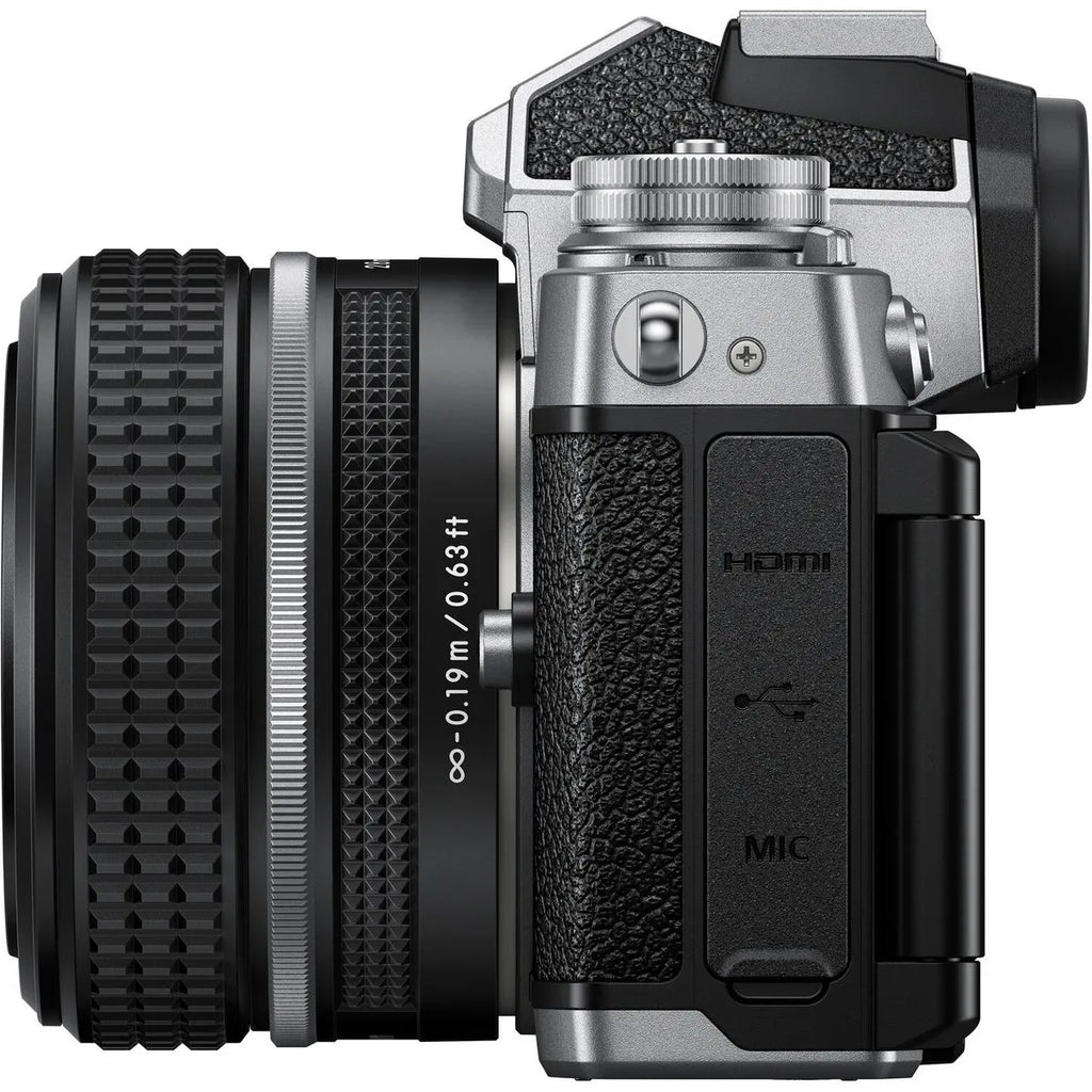 Nikon Z fc Aparat Foto Mirrorless Kit cu Obiectiv 28mm f/2.8 SE